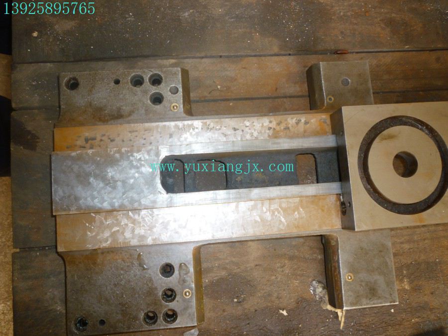 磨床维修无心磨床快速调整导板的方法